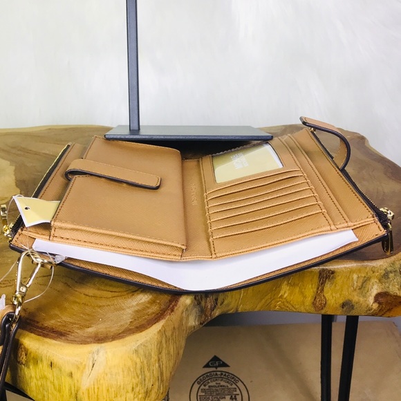 Michael Kors Jet Set Travel Double Zip Wristlet - Picture 6 of 8